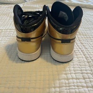 Jordan AJ1 Mid